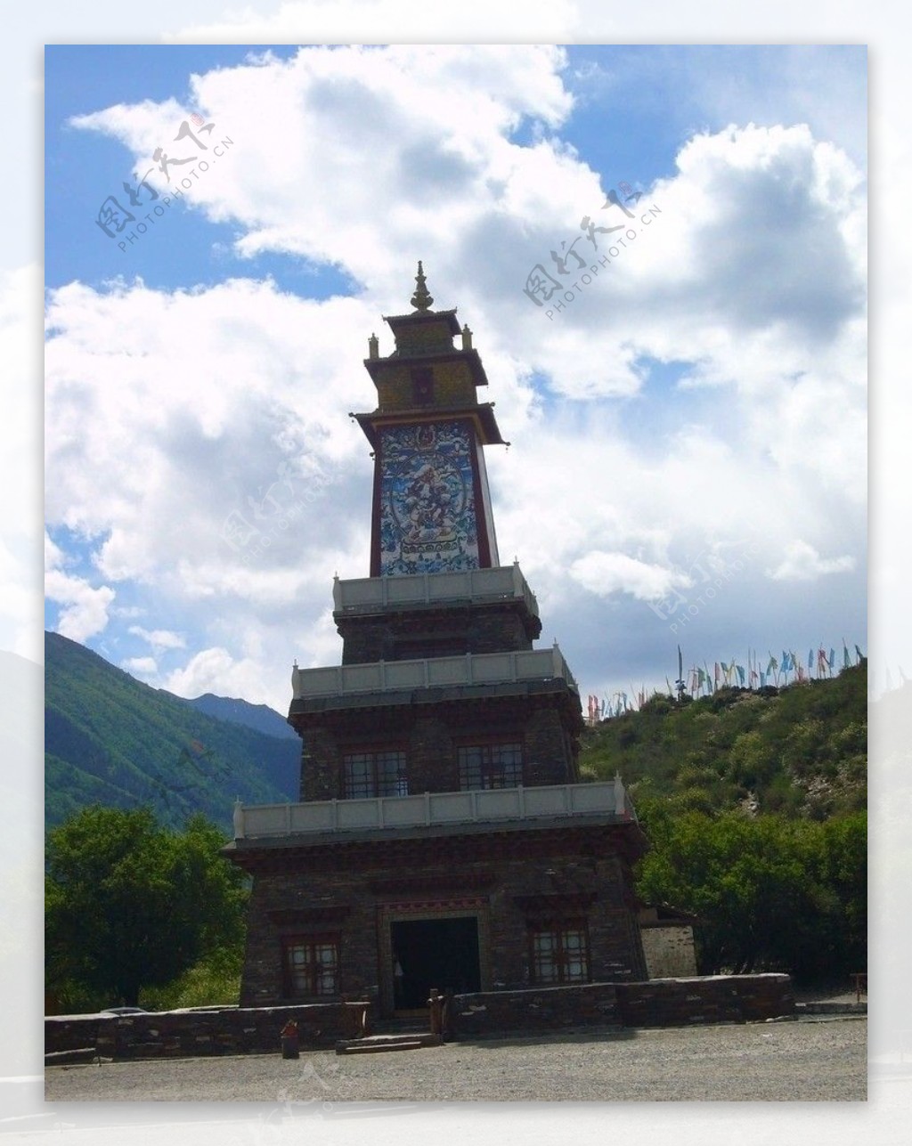 川藏线格萨尔古堡塔楼图片