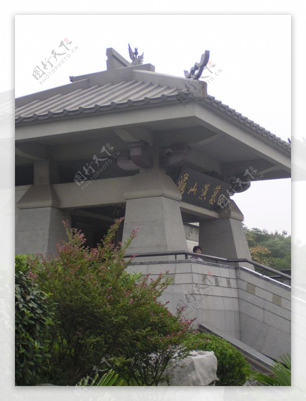 徐州龟山汉墓侧面图片