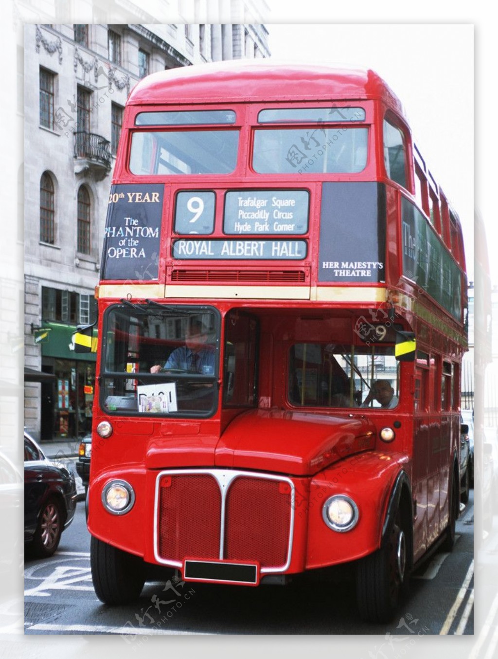 欧洲红色公交车图片