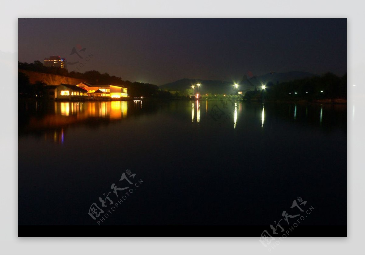南京月牙湖夜景图片