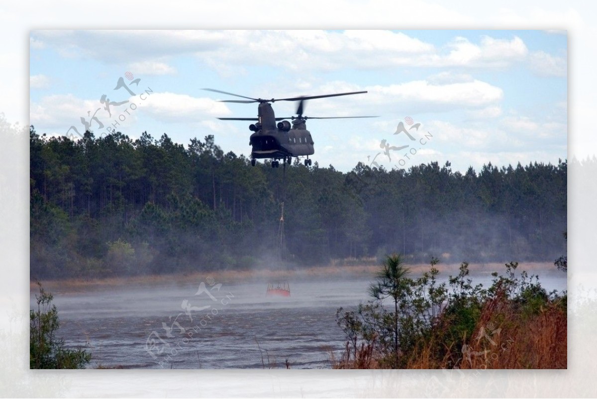 直升机CH47F图片