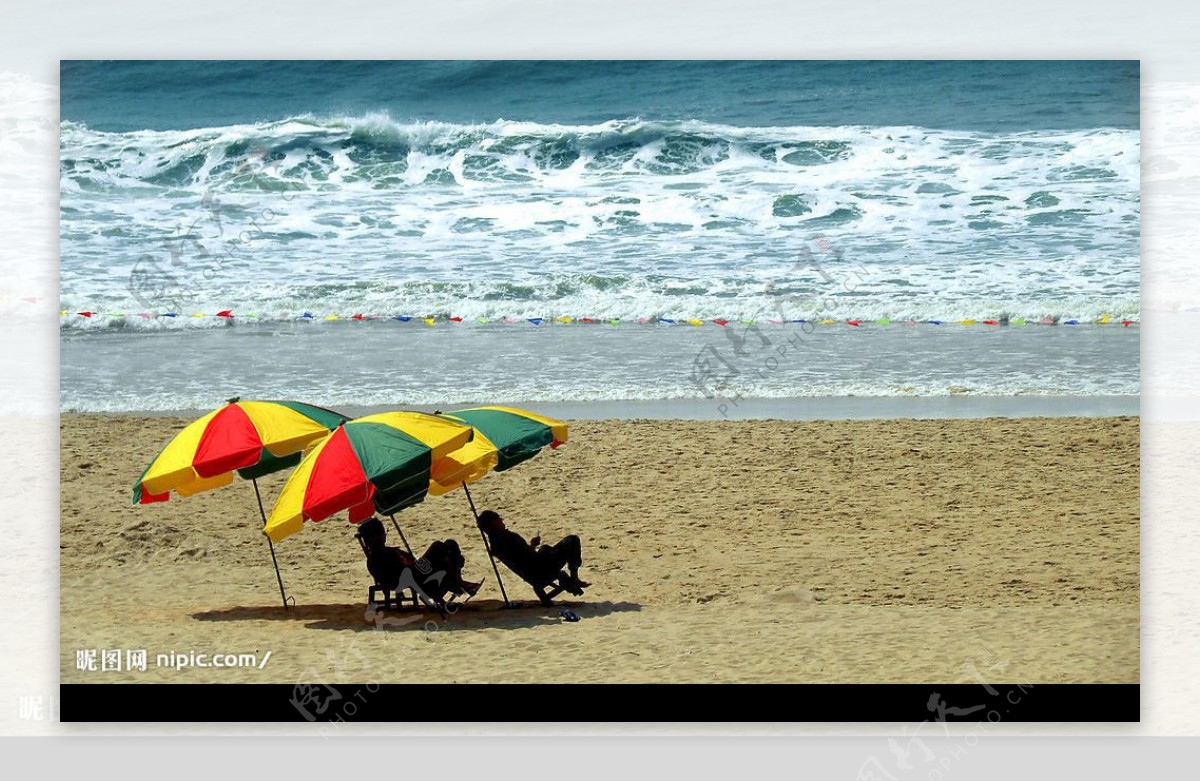 海边的太阳伞图片