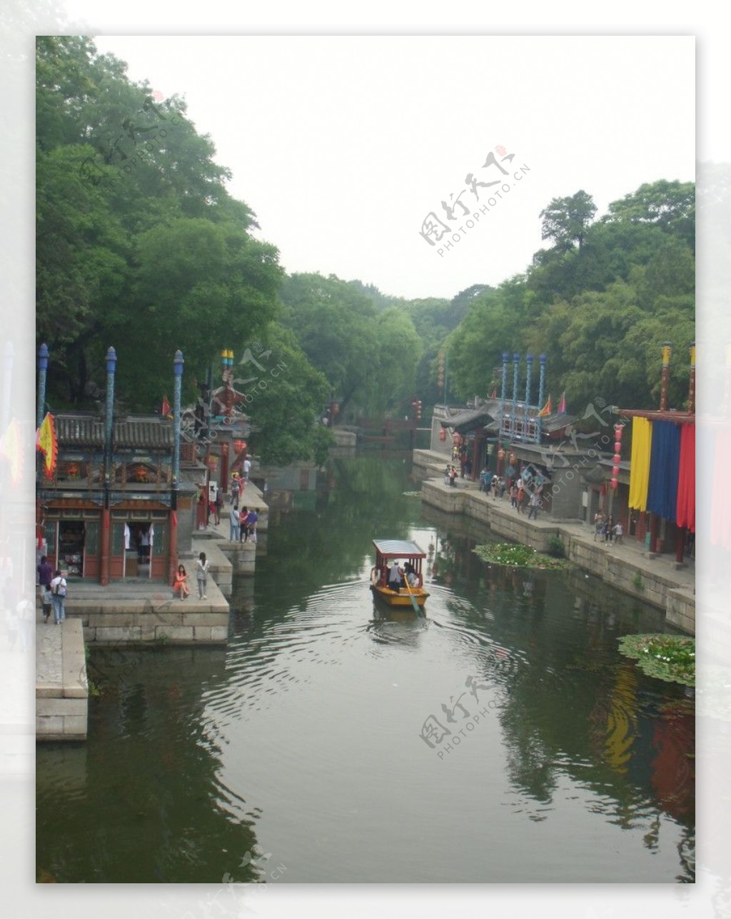 颐和园苏州街绿树碧水小船非高清图片