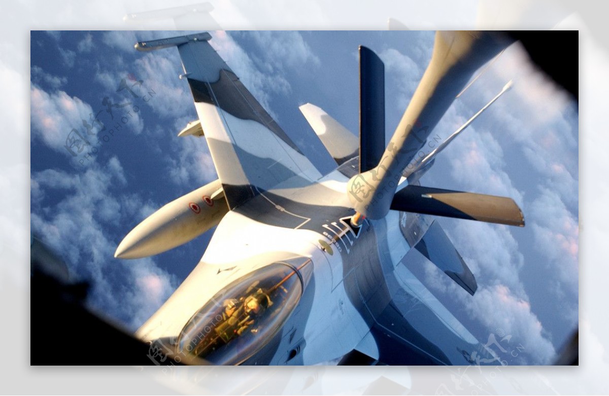 美国空军F16空中加油图片