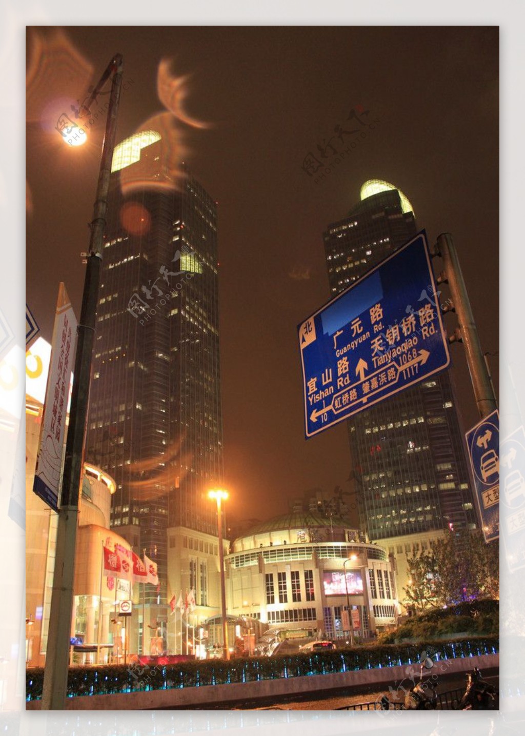 雨后的上海夜景图片