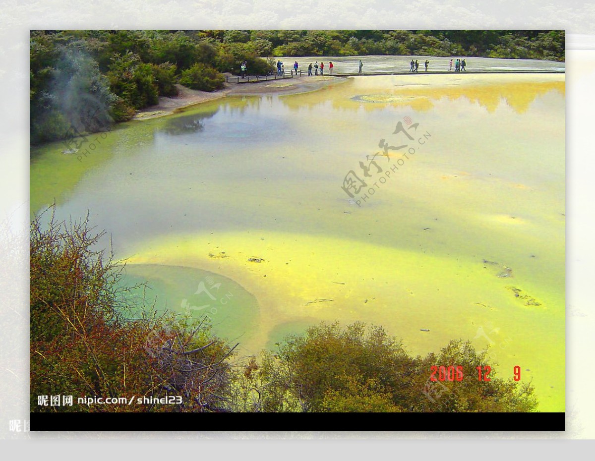 新西兰风景七彩的地热温泉图片