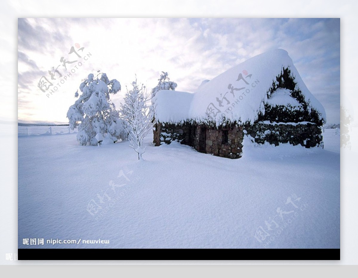 雪景小屋图片