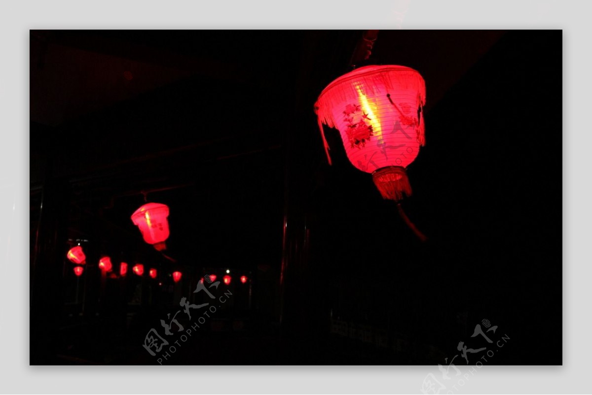 夜晚红灯笼图片