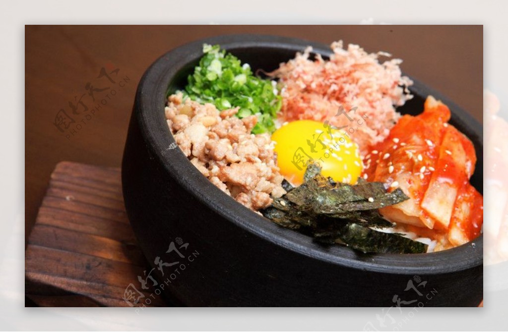 日本料理石头饭图片