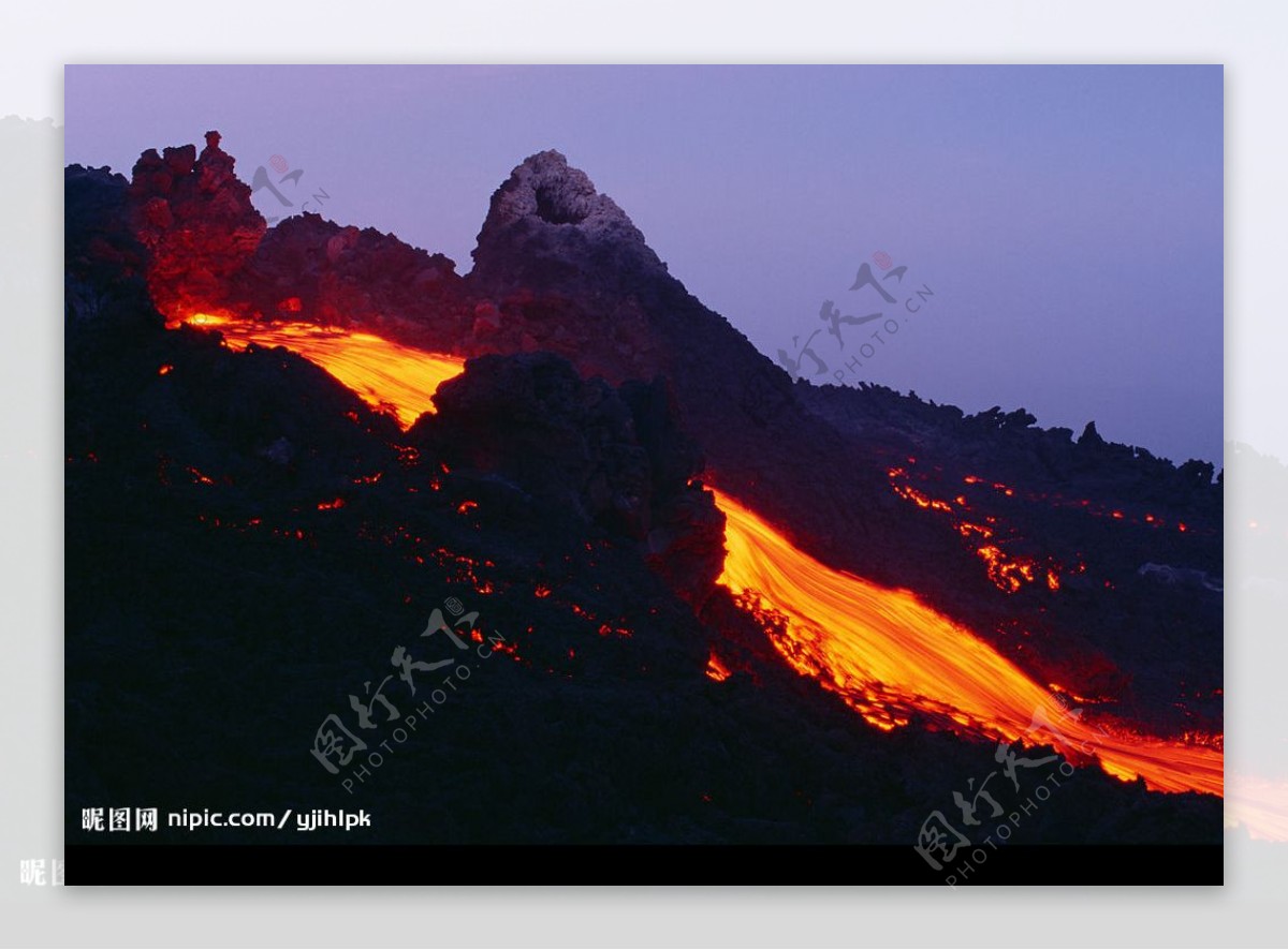 火山爆发图片