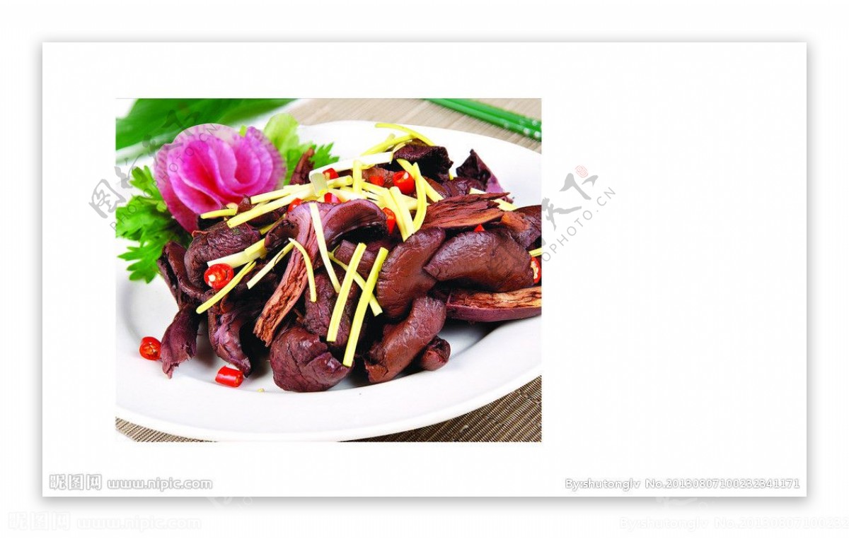 红烧肉煨野生红蘑图片