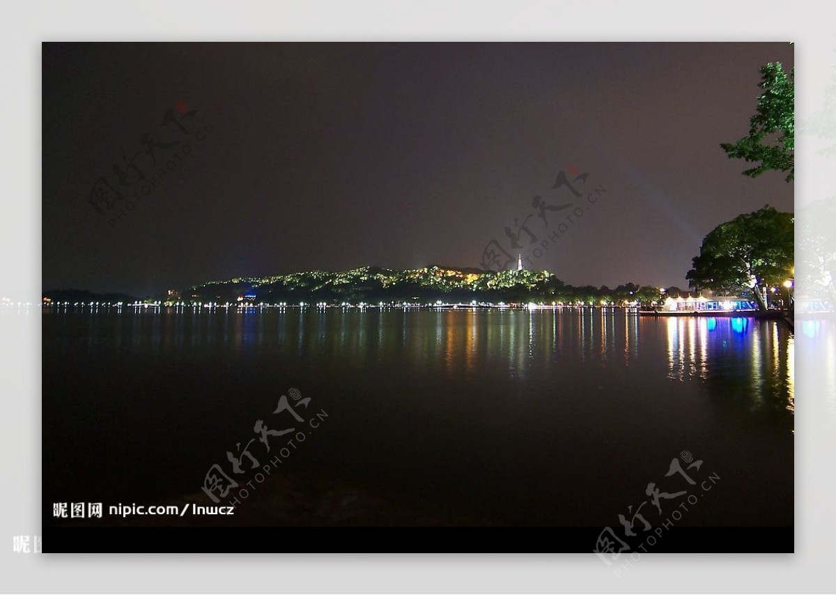 杭州西湖宝石山夜景图片
