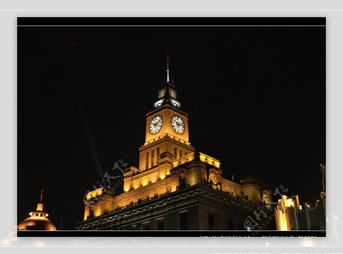 上海外滩海关钟楼夜景图片