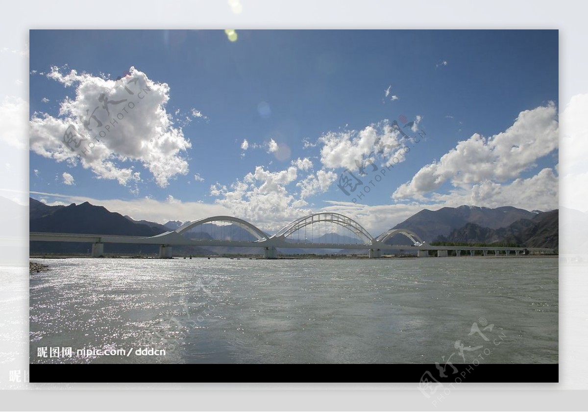 青藏铁路大桥图片
