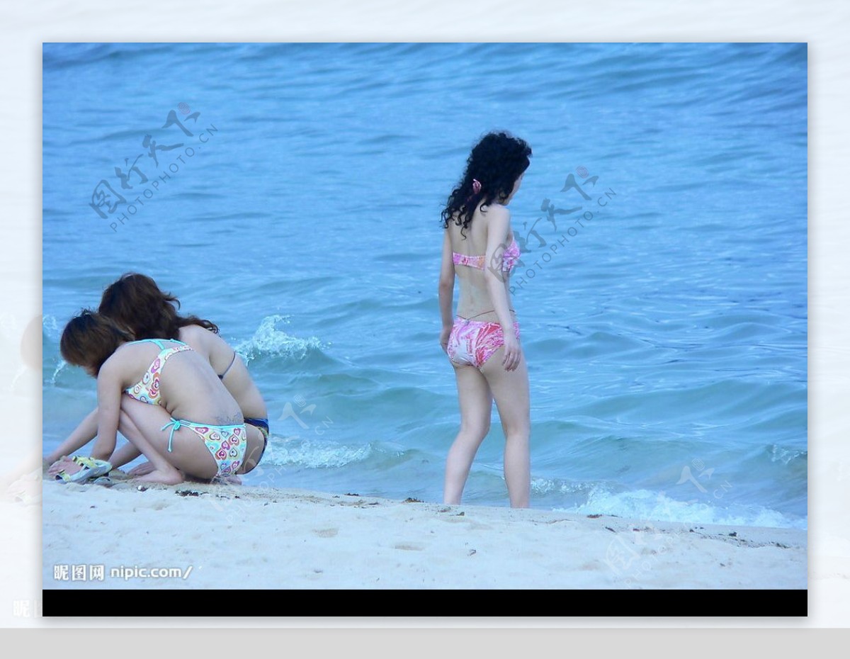 美丽三亚海滩女孩图片