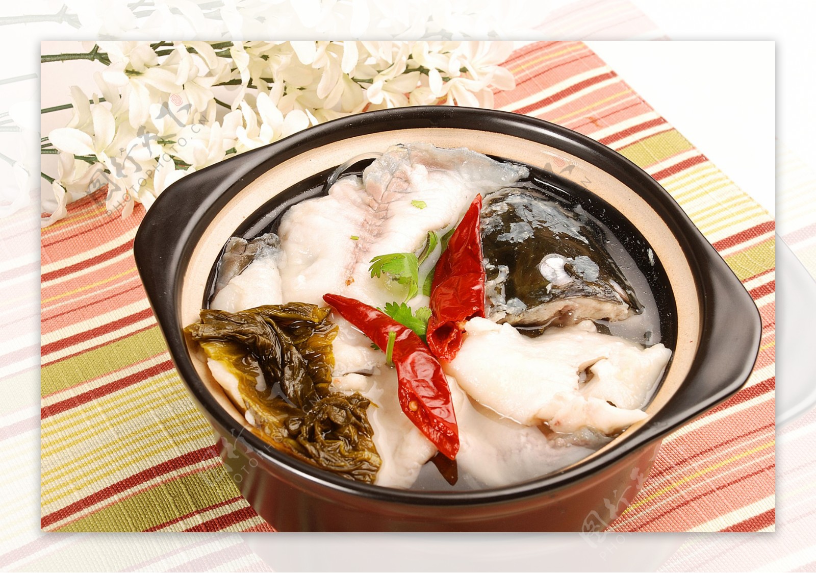 酸菜鱼砂锅图片