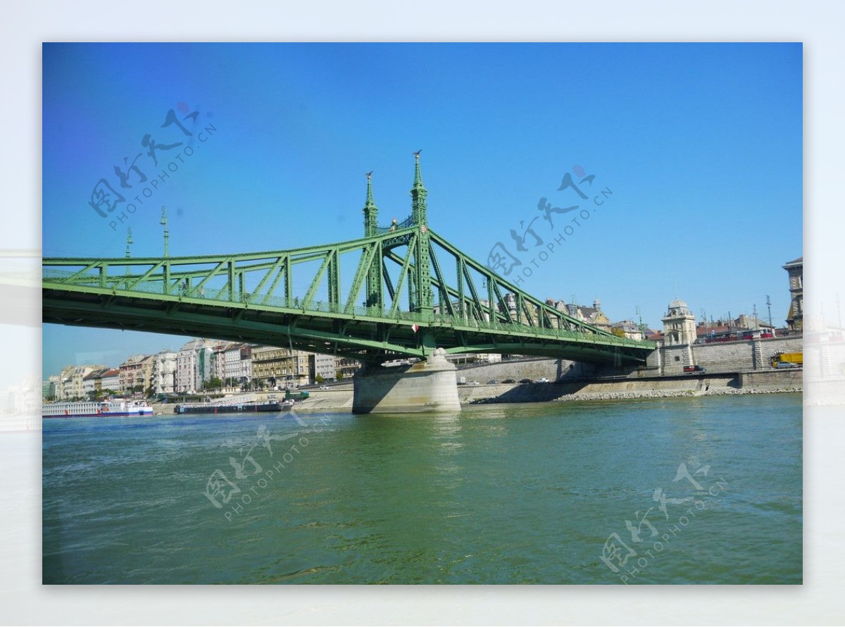 桥与水图片