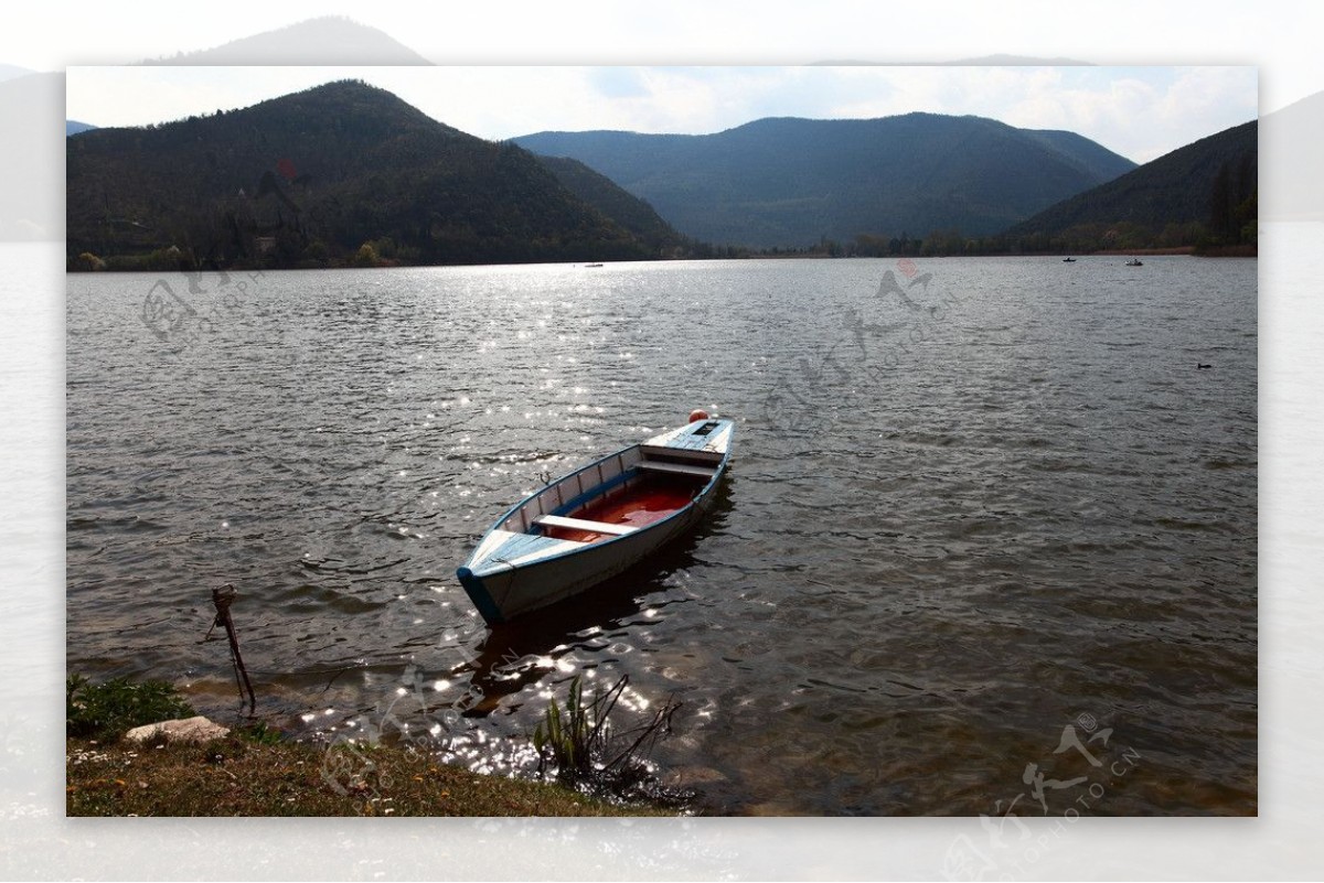 湖之舟图片
