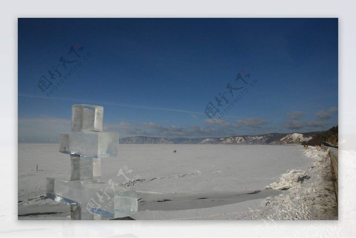 湖边冰雕图片
