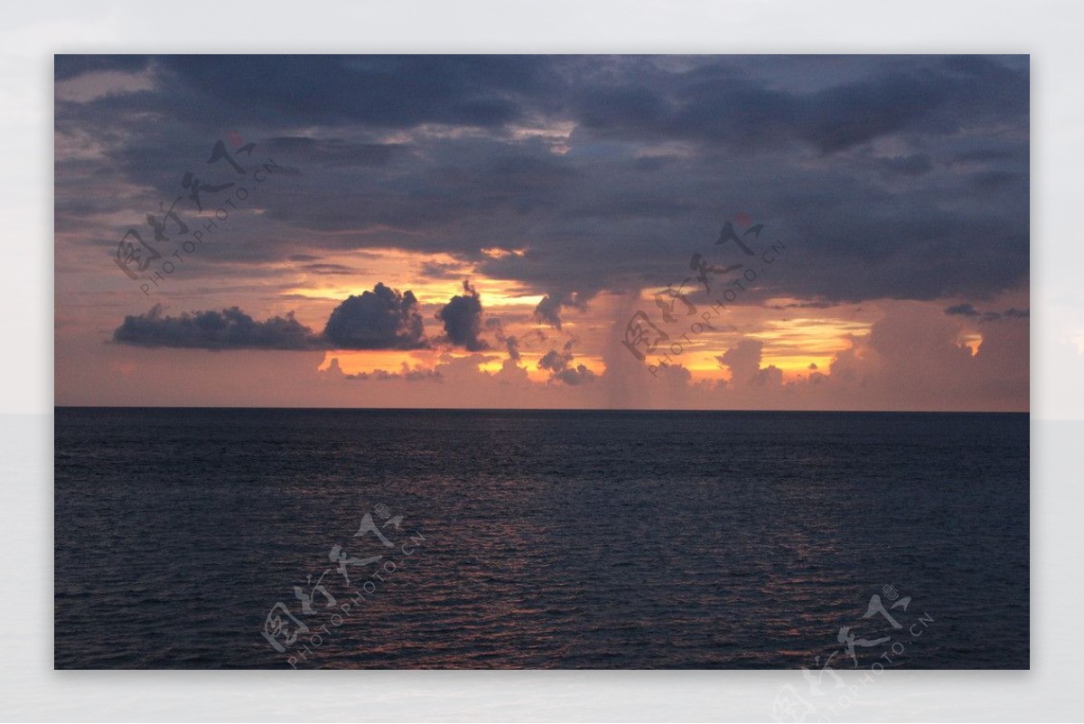 马尔代夫的海夜图片