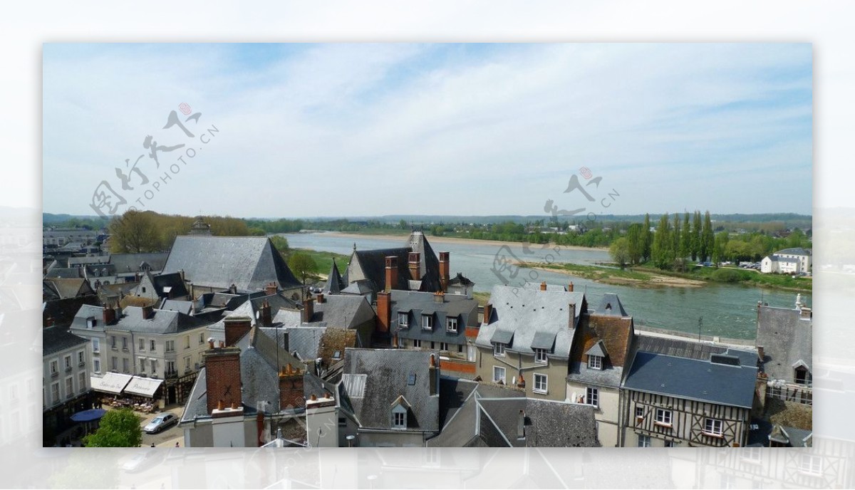卢瓦尔河边的法国小镇图片