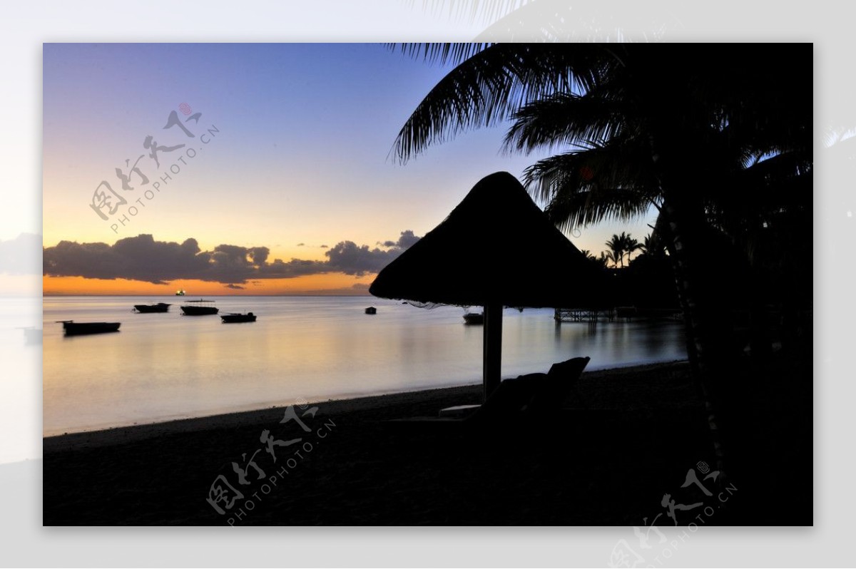 毛里求斯苏亚克晨曦中的海滨度假村图片