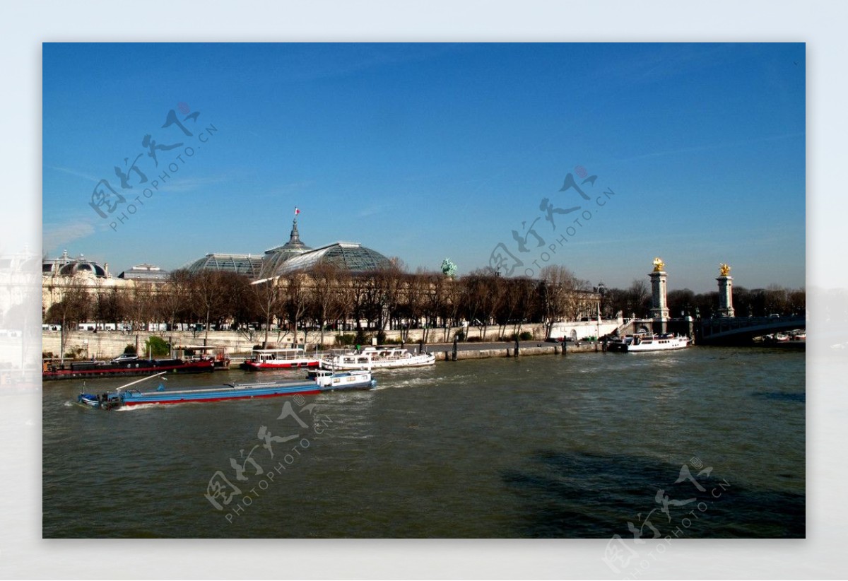 巴黎塞纳河及岸景图片