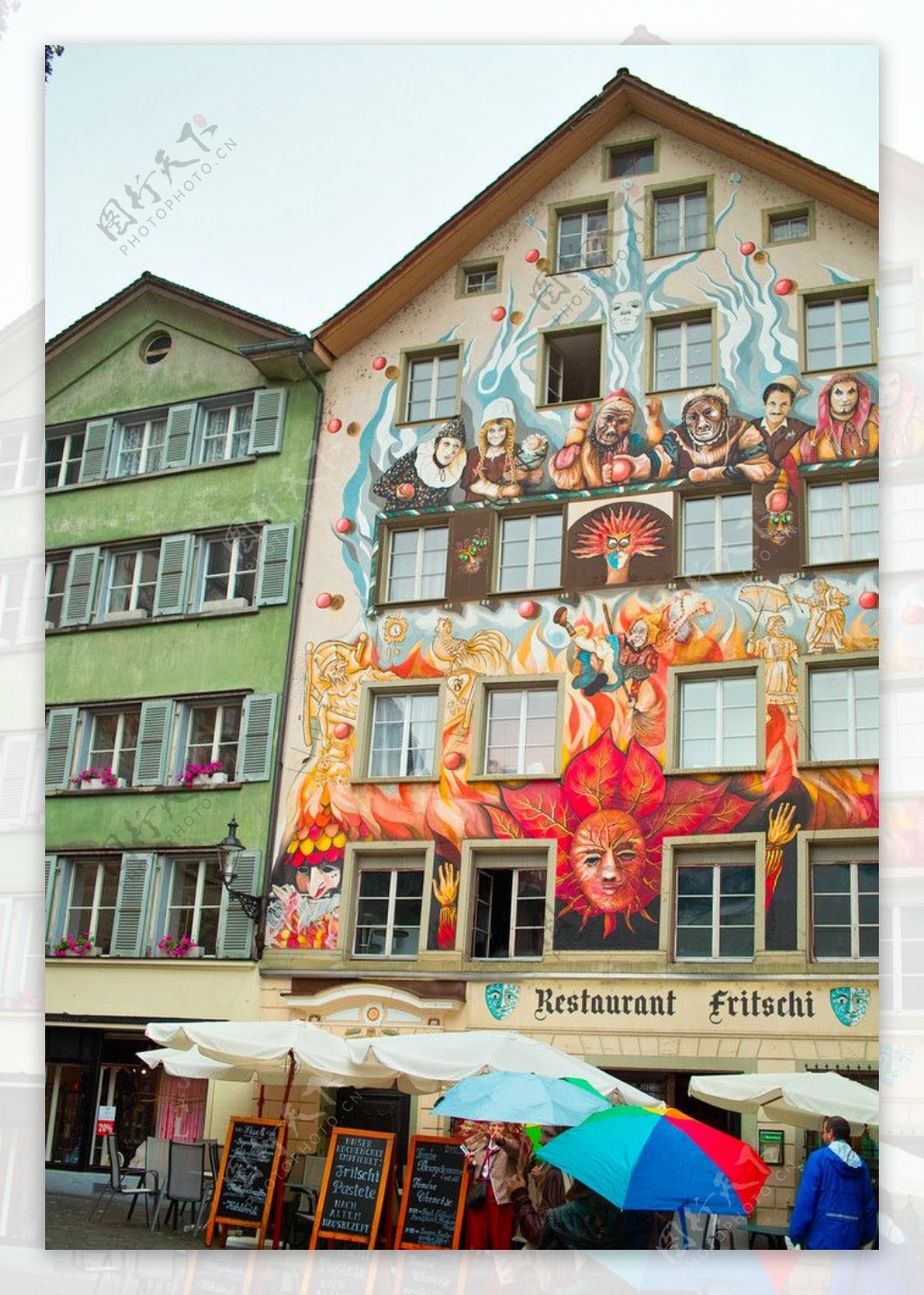 瑞士琉森街面房屋上的裝飾畫图片
