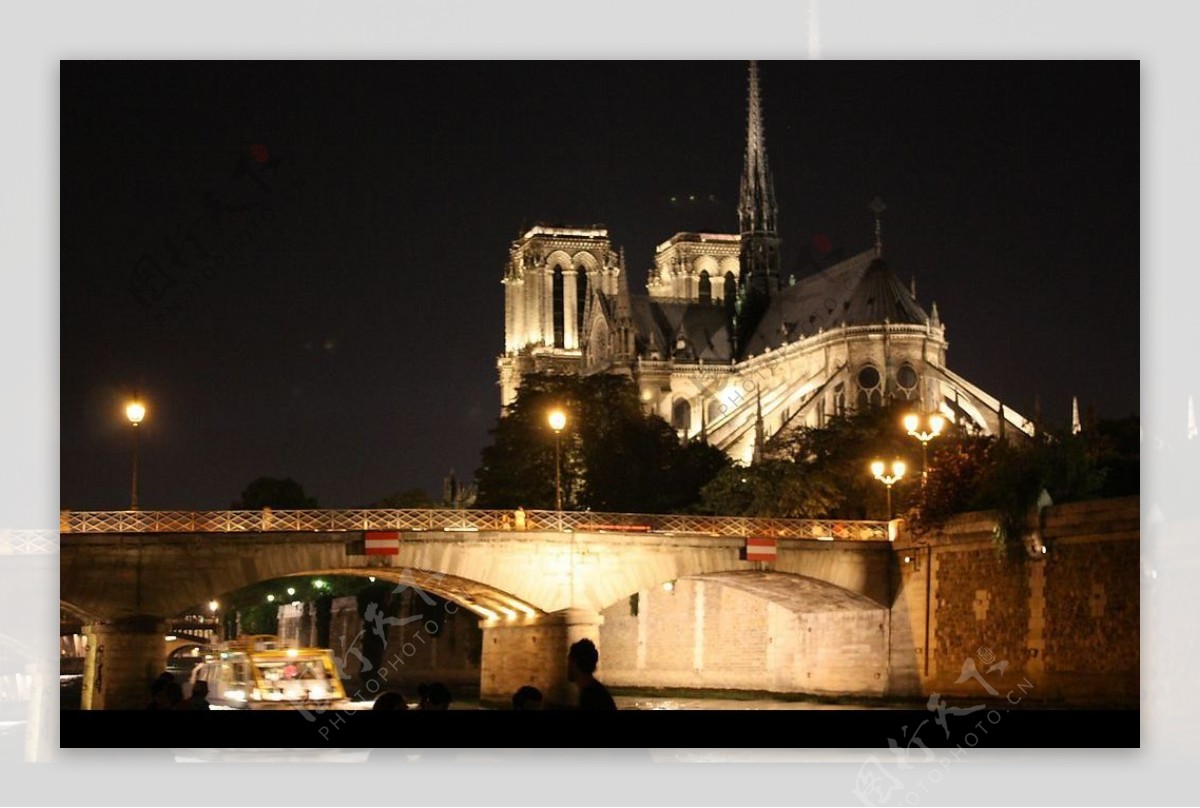 巴黎圣母院和塞纳河上最短的桥短桥图片