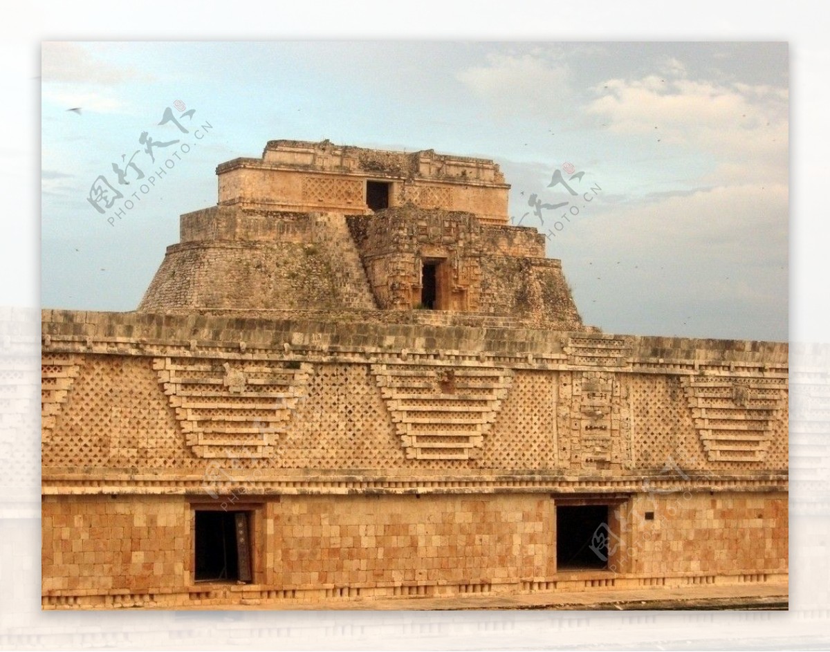 墨西哥乌西玛尔术士金字塔图片