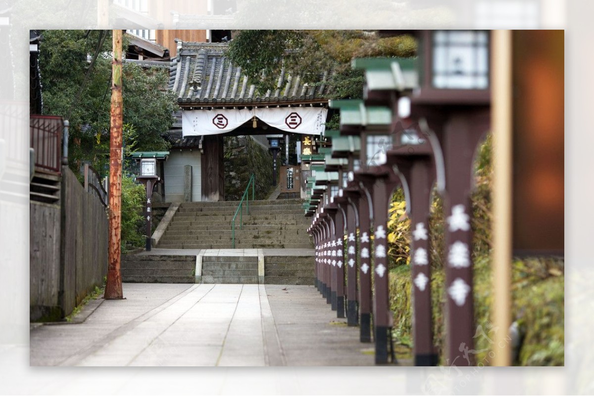 日本神社门前的路图片