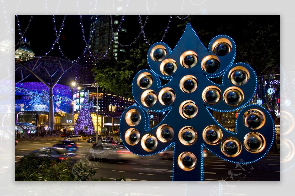 新加坡圣诞夜乌节路上的节日气氛图片