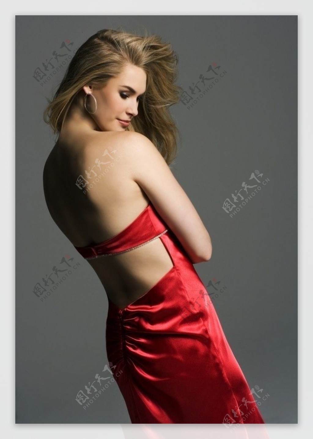 性感红色连衣裙美女模特图片