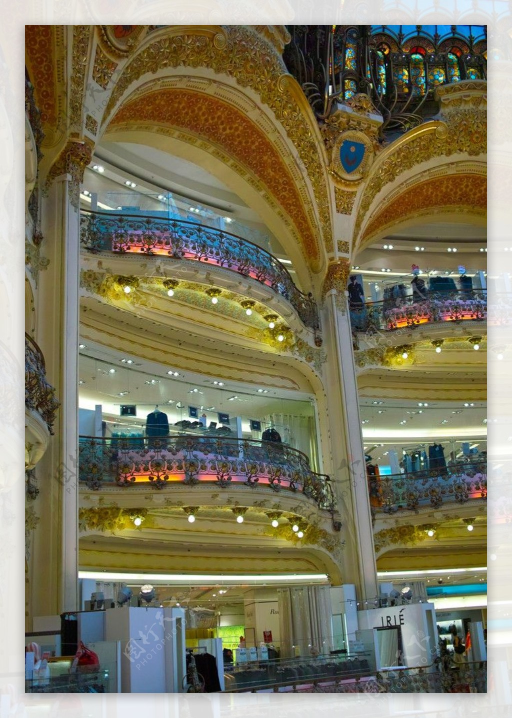 巴黎老佛爺百貨大樓內景图片