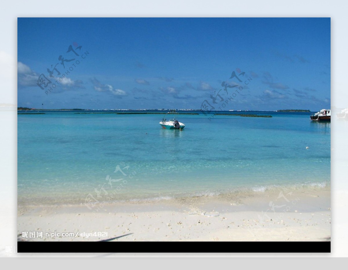 马尔代夫的海岸边图片