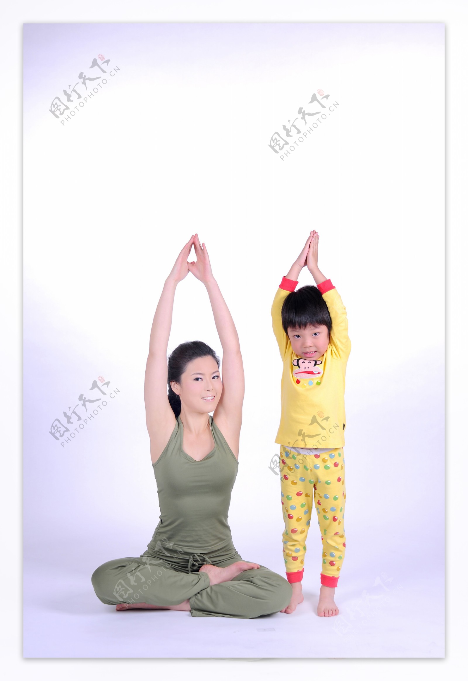 亲子瑜伽图片