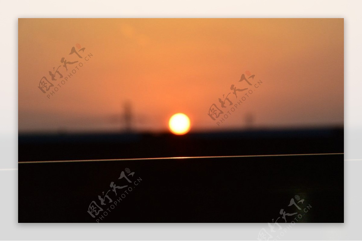线上夕阳图片