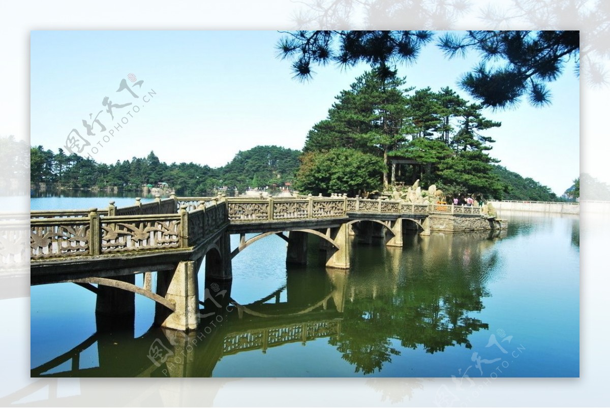 庐山如琴湖曲桥图片