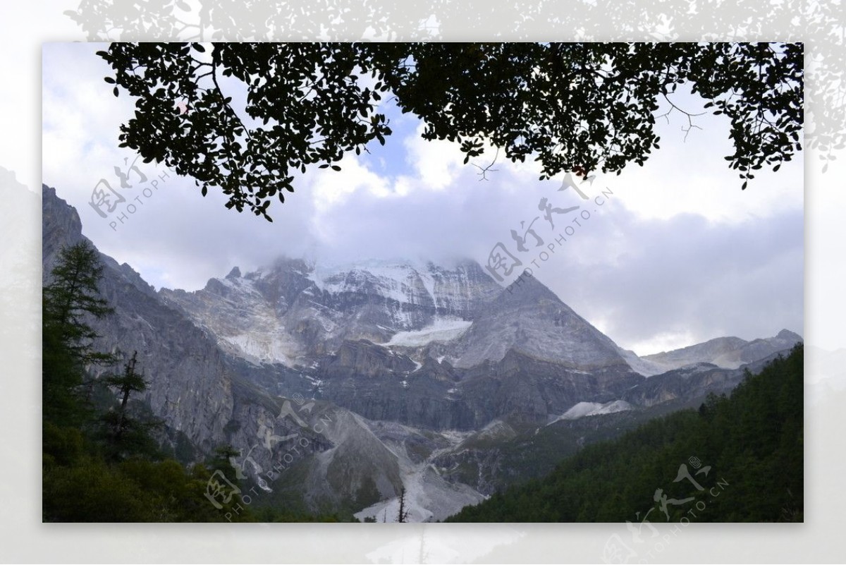 香格里拉雪山图片