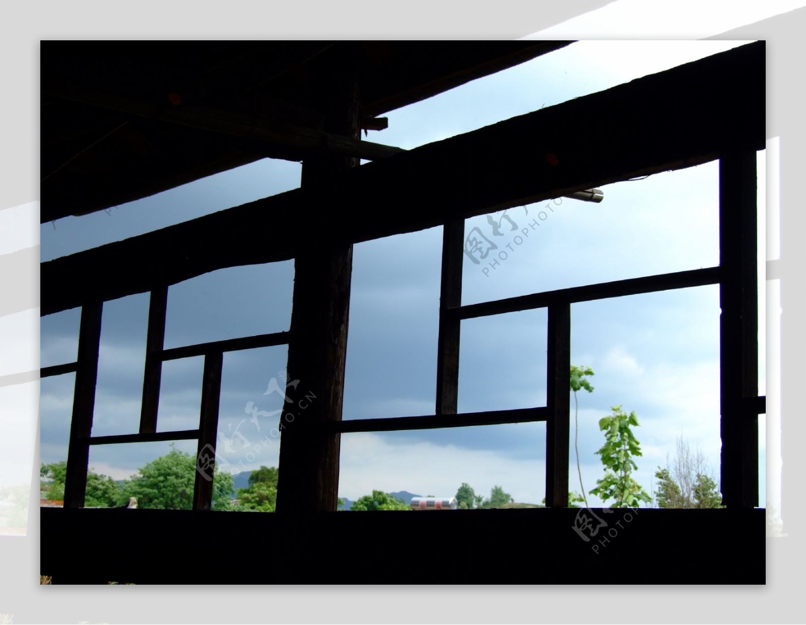 青岩古镇窗外天空图片
