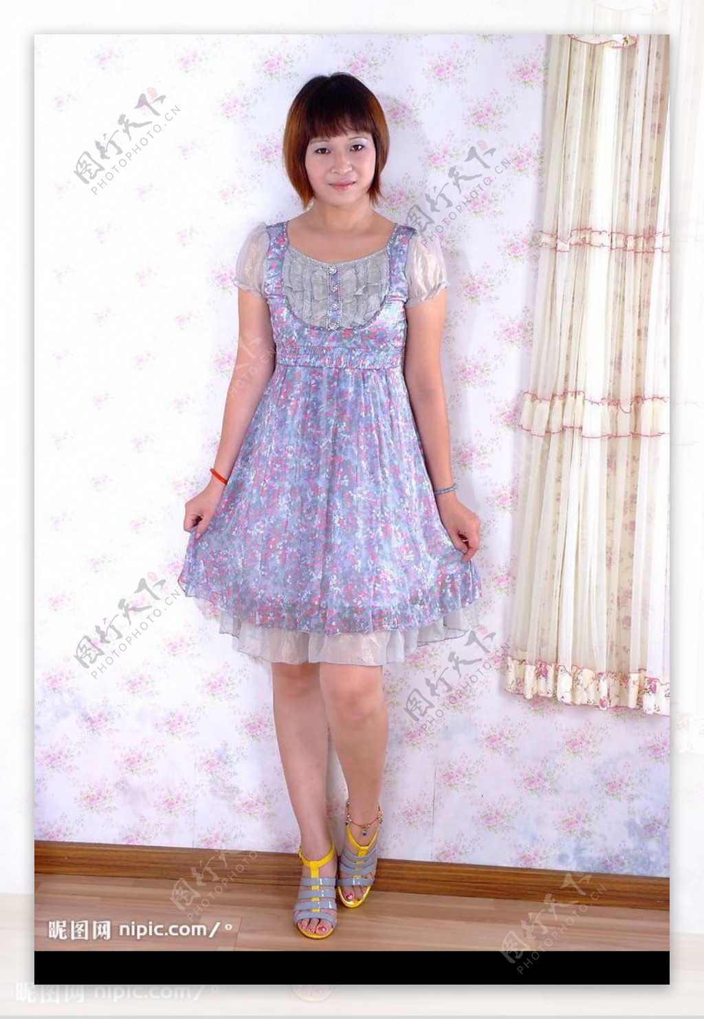 09版时髦连衣裙图片