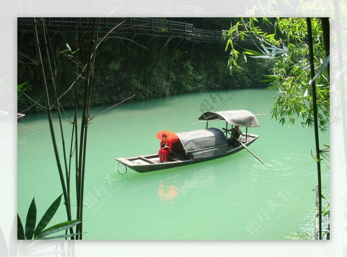 小船湖泊人家图片