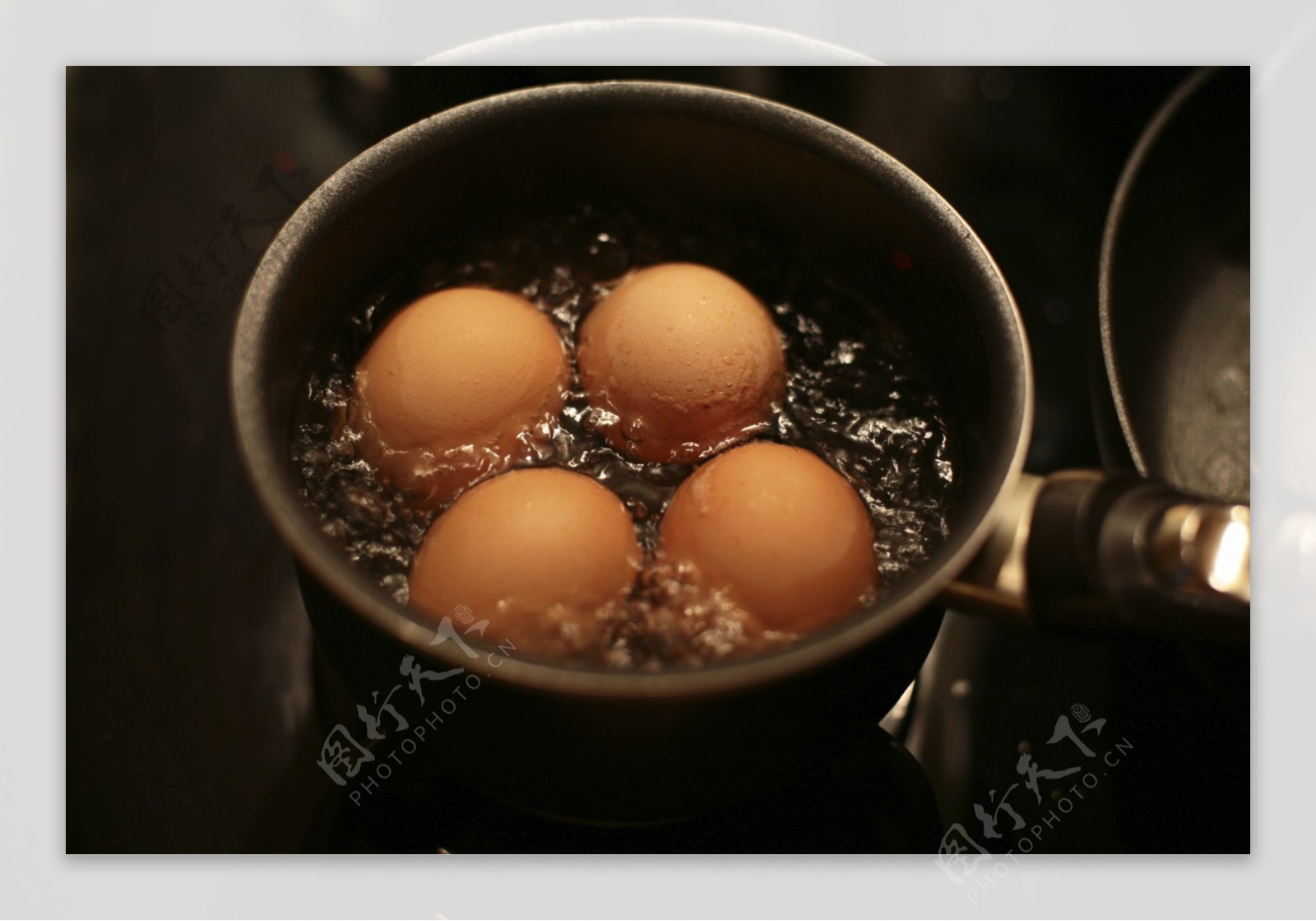 煮鸡蛋图片