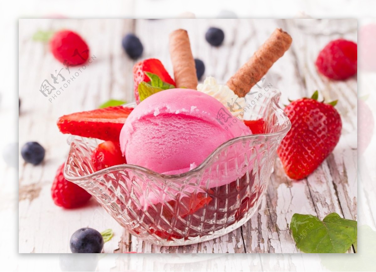 初恋草莓冰淇淋图片