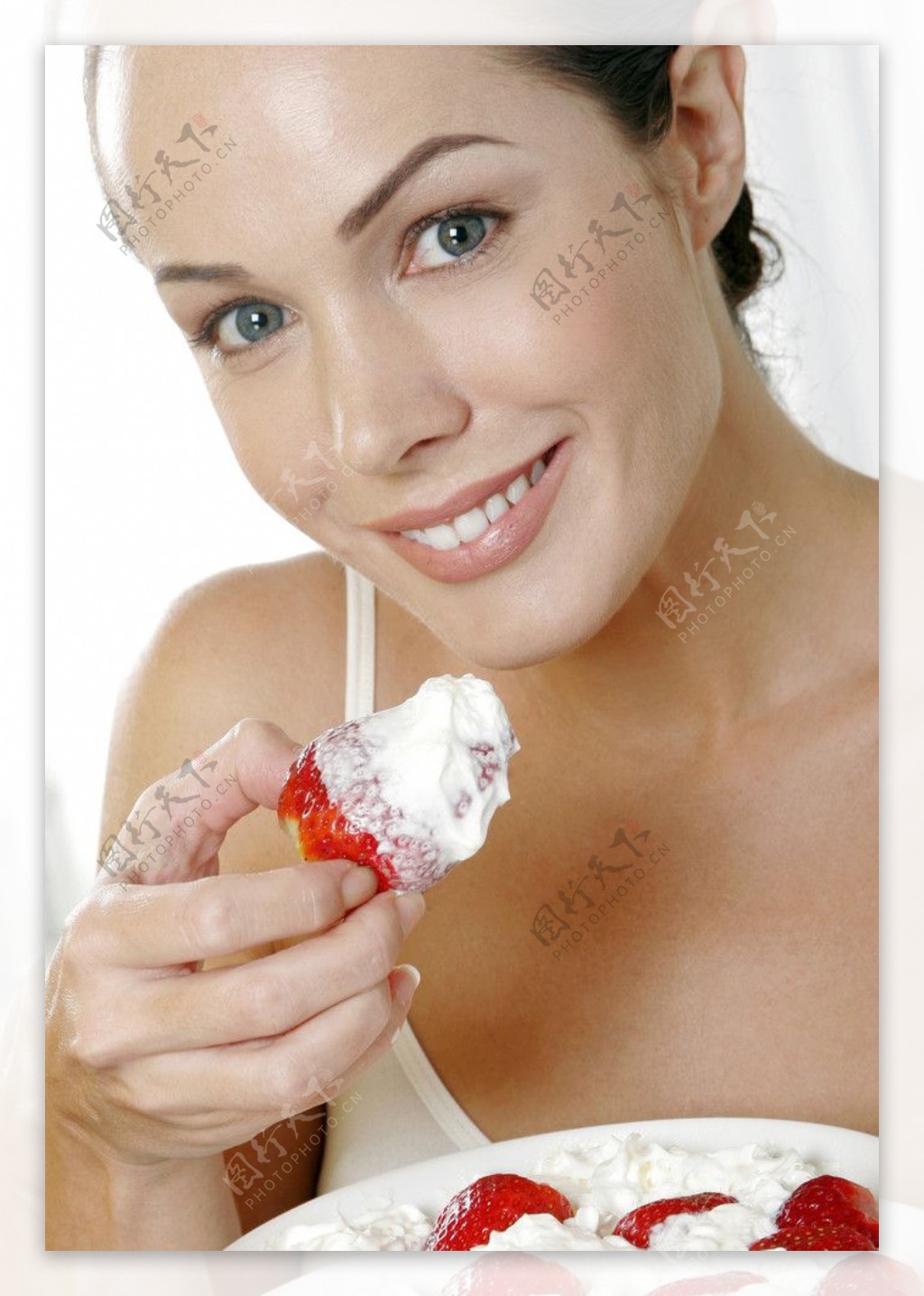 草莓奶油漂亮女人图片