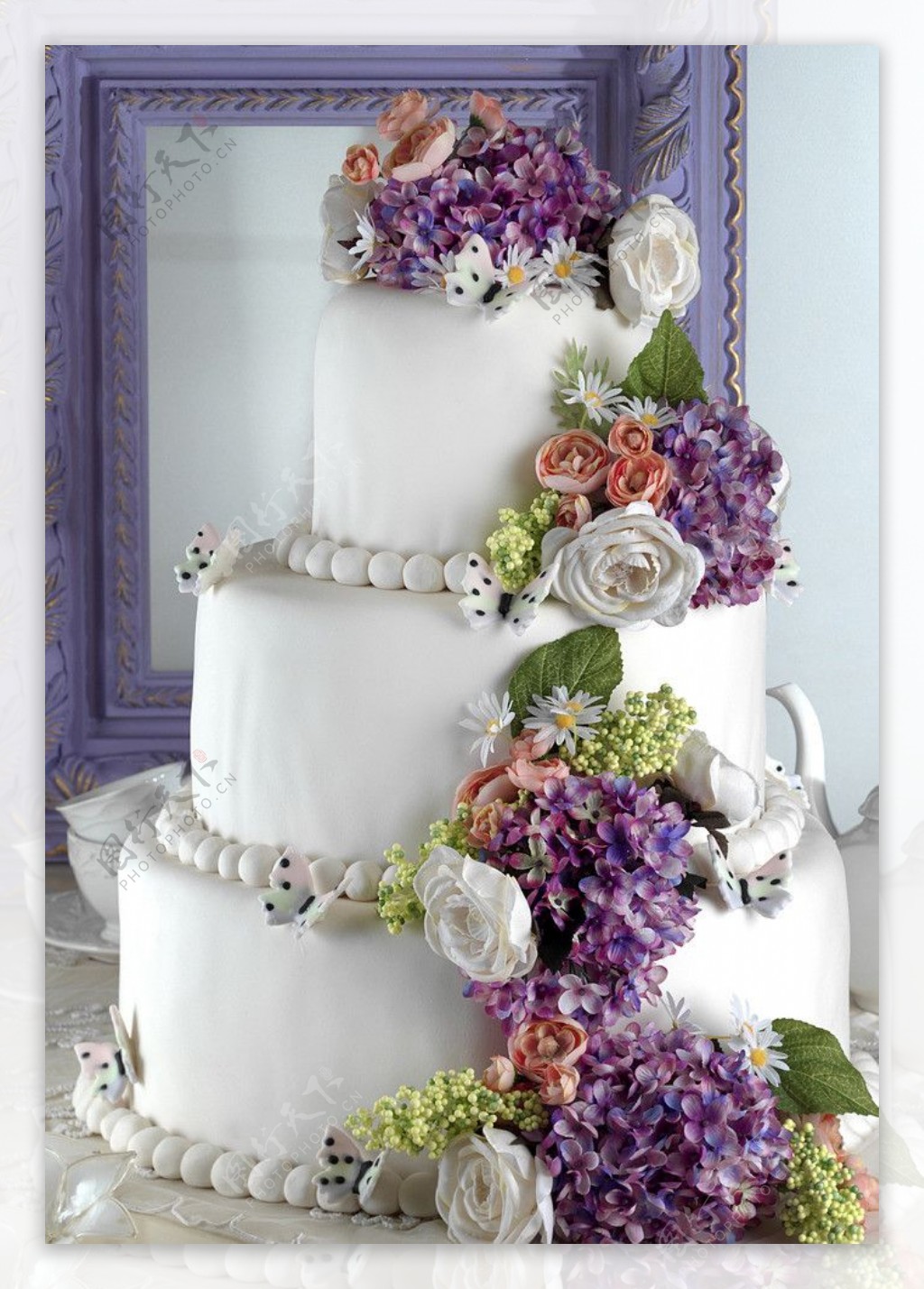 三层婚礼蛋糕图片