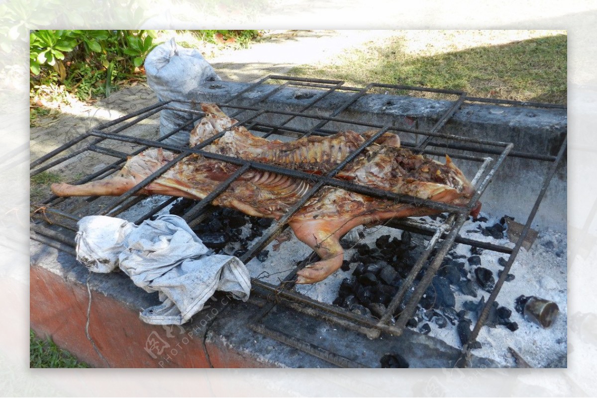 古巴烤乳猪图片