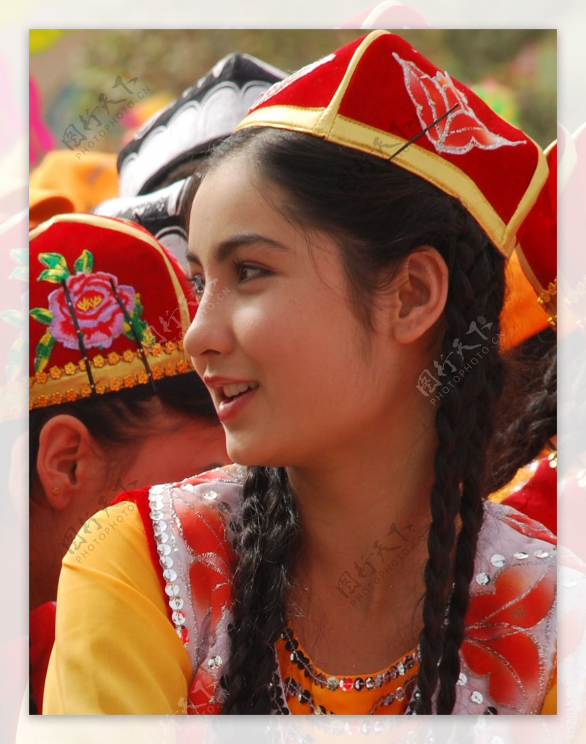 儿童新款新疆舞蹈裙女童少数民族维吾尔族360度大摆裙裤舞台演出-阿里巴巴