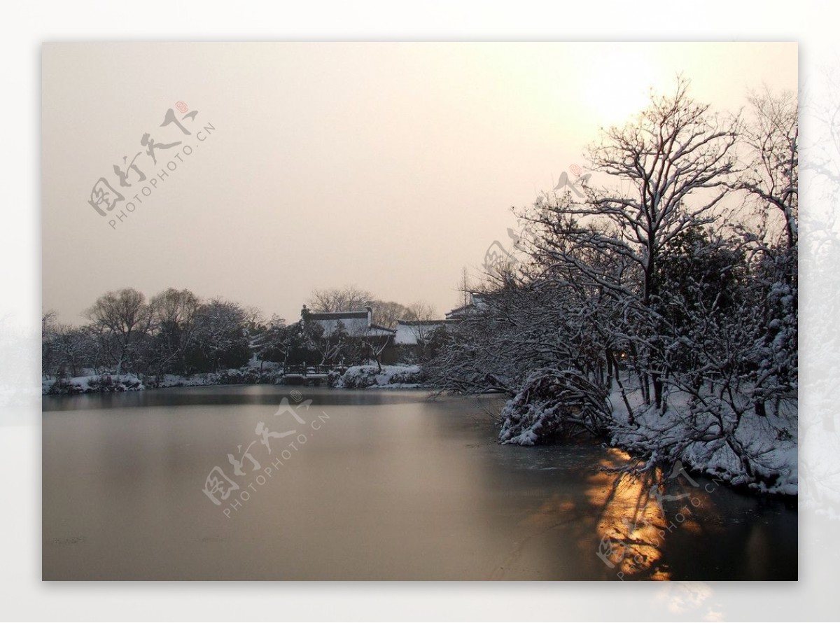 冬日湖色图片