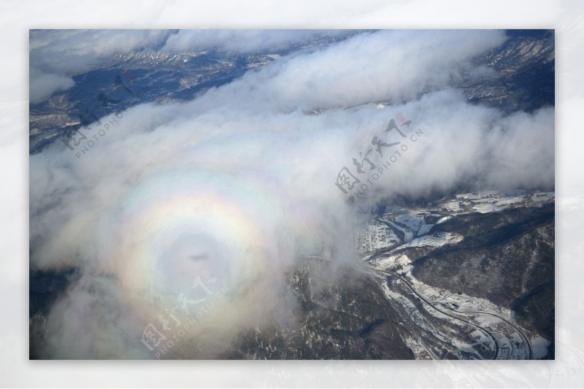 火山口之虹色光輪图片